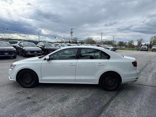 White 2017 Volkswagen Jetta 1.4T SE