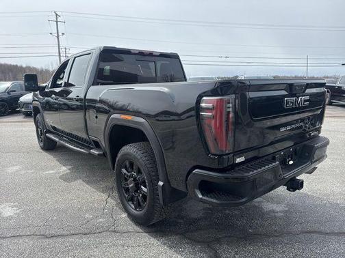 Onyx Black 2024 GMC Sierra 2500 AT4