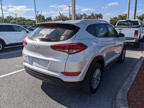 Molten Silver 2016 Hyundai TUCSON SE