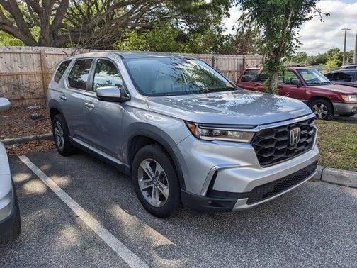 Silver 2024 Honda Pilot EX-L