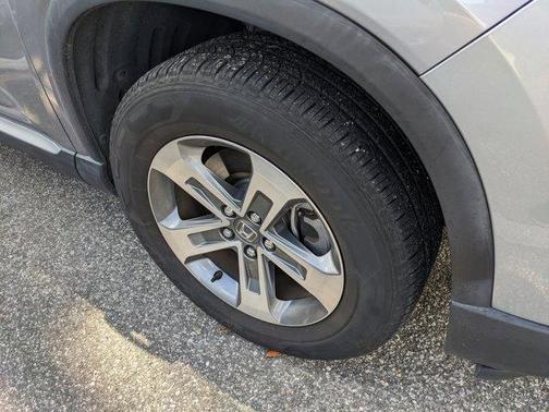 Silver 2024 Honda Pilot EX-L