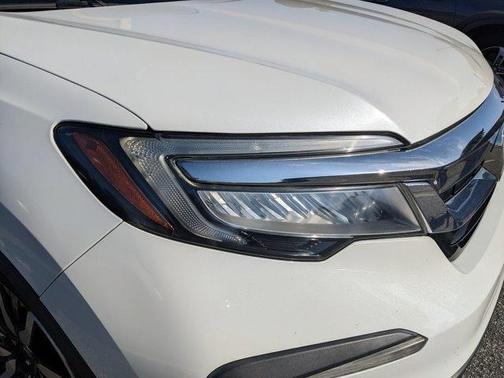 Platinum White Pearl 2022 Honda Pilot Touring 7-Passenger