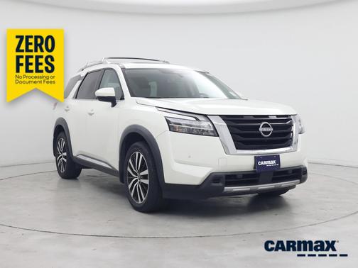 White 2023 Nissan Pathfinder Platinum