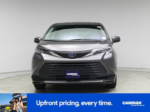 2023 Toyota Sienna LE