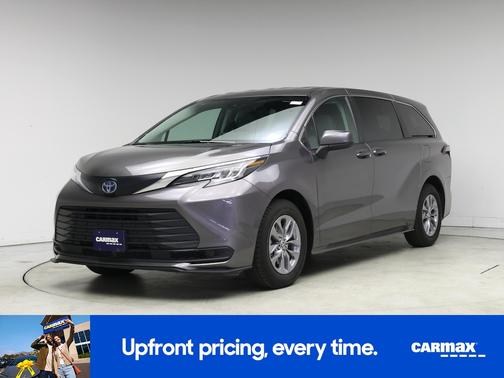 2023 Toyota Sienna LE