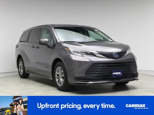 2023 Toyota Sienna LE