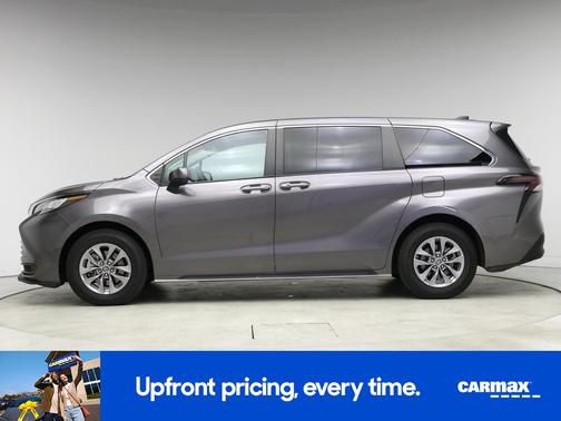 2023 Toyota Sienna LE