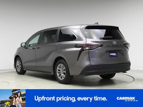2023 Toyota Sienna LE