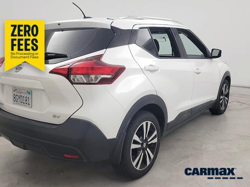 White 2018 Nissan Kicks SV