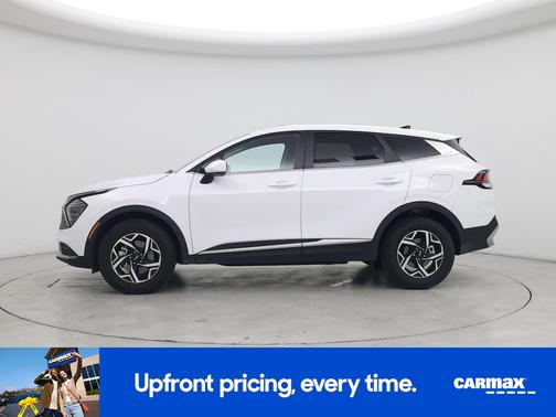 White 2025 Kia Sportage LX