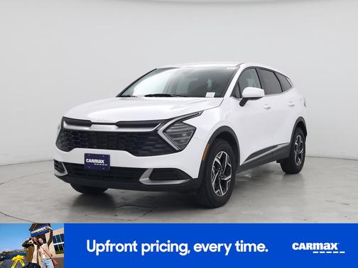 White 2025 Kia Sportage LX