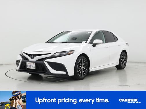 White 2023 Toyota Camry SE