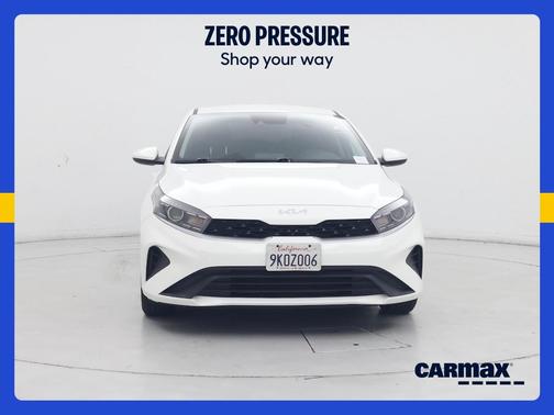 White 2023 Kia Forte LX