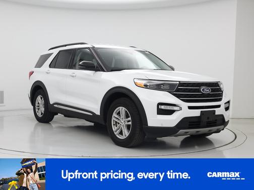 White 2023 Ford Explorer XLT