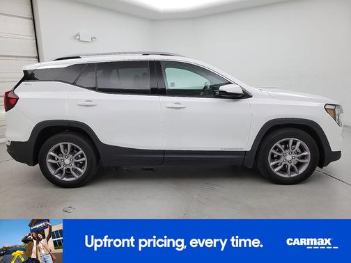 White 2022 GMC Terrain SLT