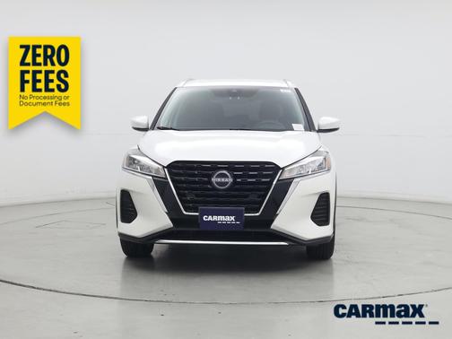 White 2022 Nissan Kicks SV