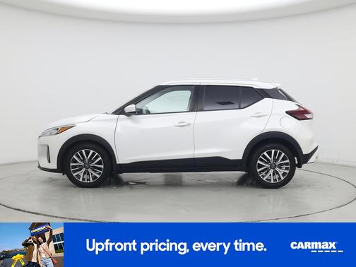 White 2022 Nissan Kicks SV