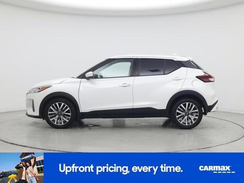 White 2022 Nissan Kicks SV