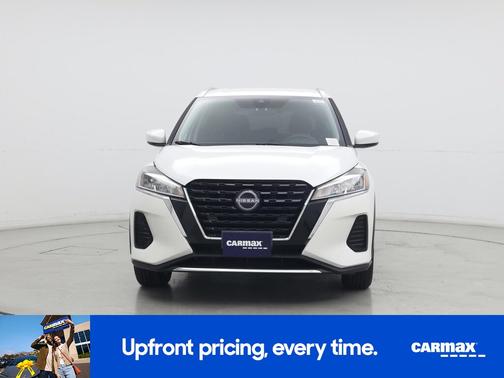 White 2022 Nissan Kicks SV