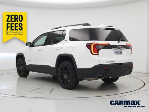 White 2023 GMC Acadia SLT