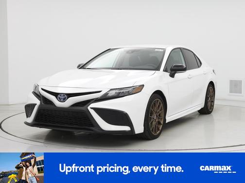 White 2023 Toyota Camry Hybrid SE