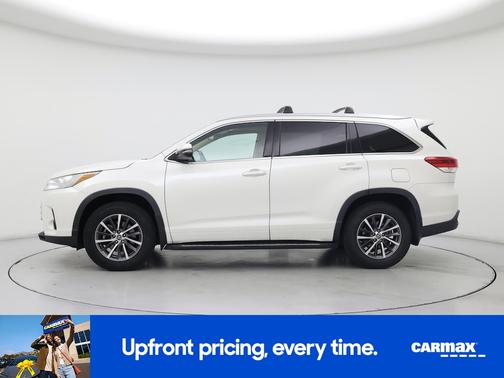 White 2017 Toyota Highlander XLE