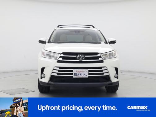 White 2017 Toyota Highlander XLE