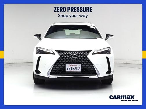 White 2025 Lexus UX 300h Premium