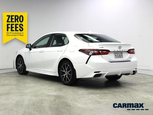 White 2024 Toyota Camry SE