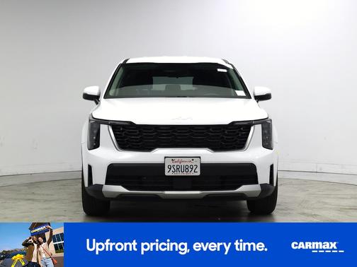 White 2025 Kia Sorento LX