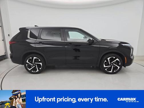 Black 2024 Mitsubishi Outlander SE