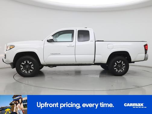 White 2018 Toyota Tacoma SR5