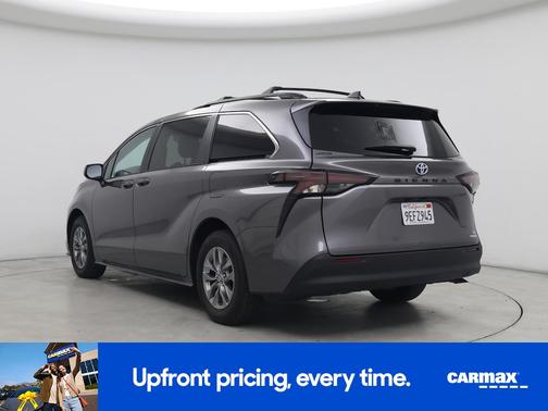 2023 Toyota Sienna LE