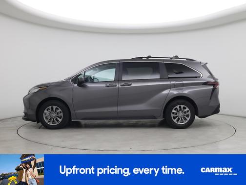2023 Toyota Sienna LE