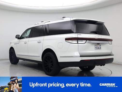 White 2022 Lincoln Navigator L Reserve