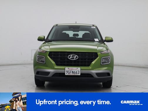 Green 2023 Hyundai VENUE SE