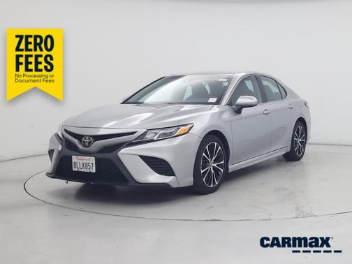 Silver 2019 Toyota Camry SE