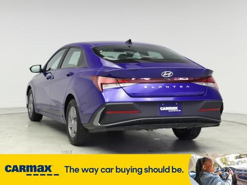 2024 Hyundai ELANTRA SE