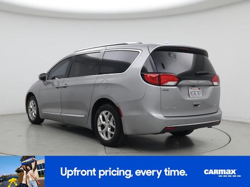 Silver 2017 Chrysler Pacifica Limited