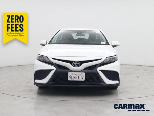White 2023 Toyota Camry SE