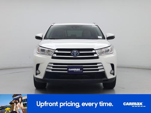 White 2017 Toyota Highlander Hybrid XLE