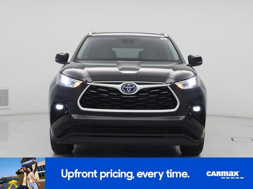 Black 2023 Toyota Highlander Hybrid XLE
