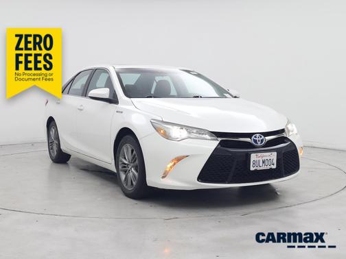 White 2017 Toyota Camry Hybrid SE