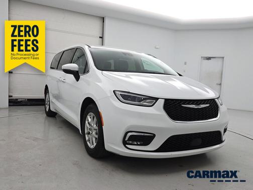 White 2023 Chrysler Pacifica Touring L