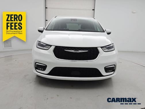 White 2023 Chrysler Pacifica Touring L