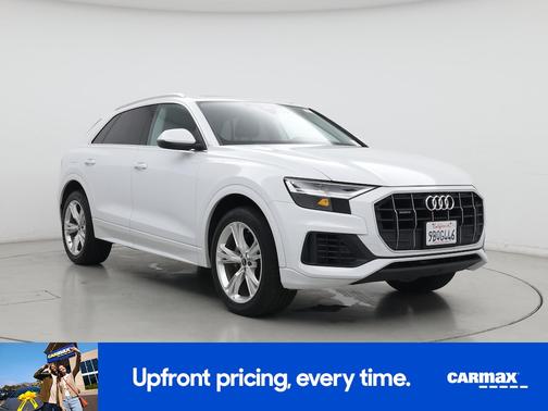 White 2022 Audi Q8 Premium