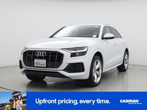 White 2022 Audi Q8 Premium