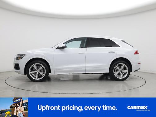 White 2022 Audi Q8 Premium
