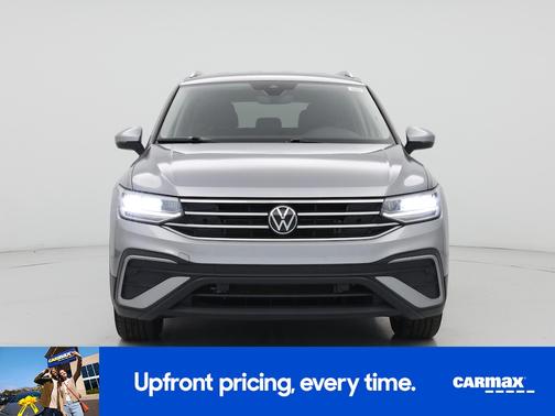 Gray 2024 Volkswagen Tiguan SE