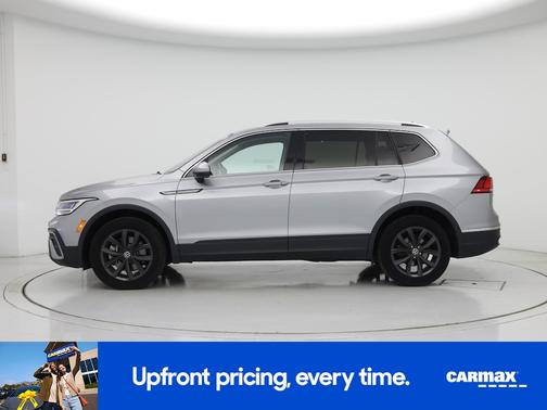 Gray 2024 Volkswagen Tiguan SE